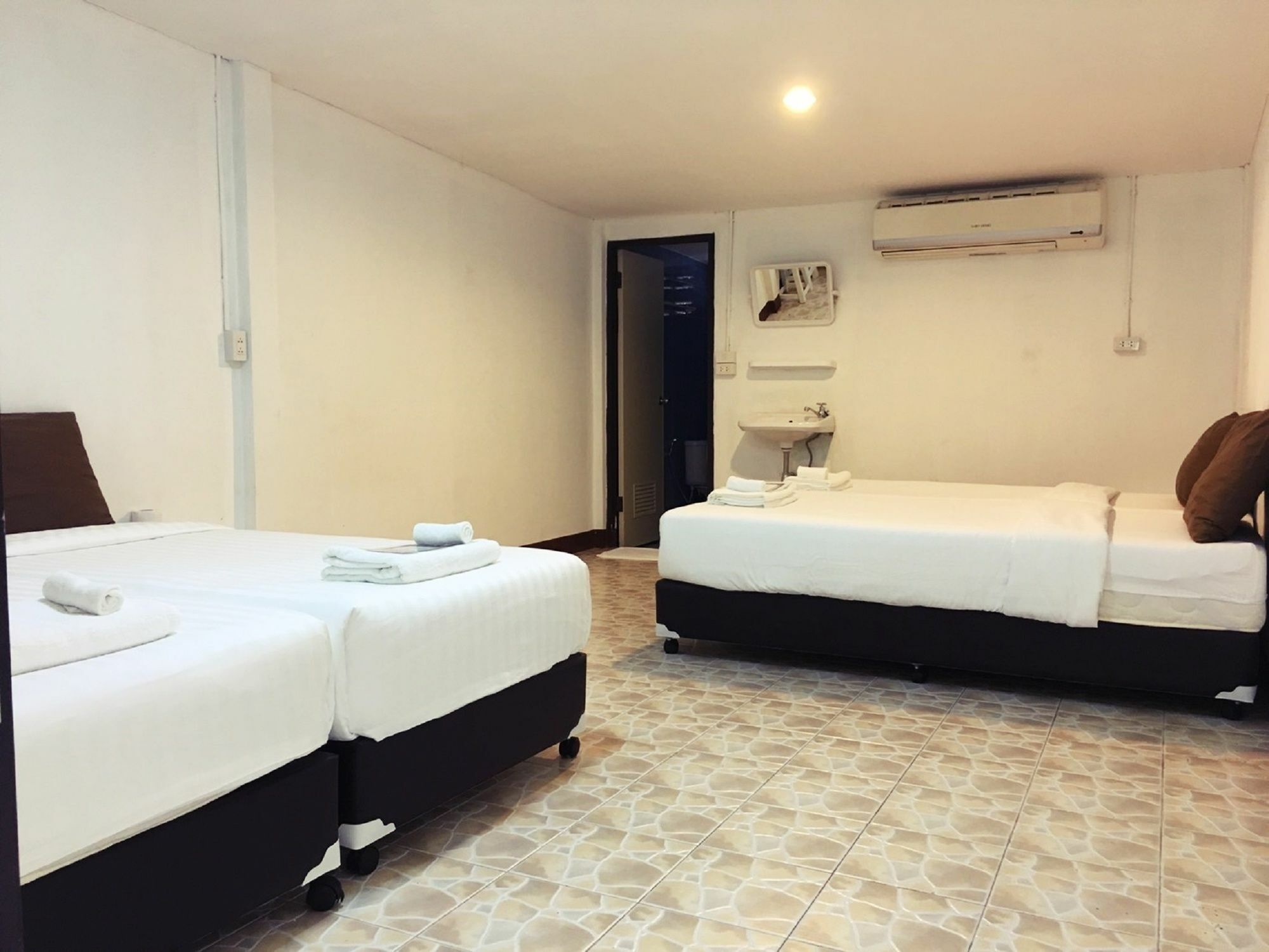 Tommy Huts Hotel Csiangmaj Kültér fotó